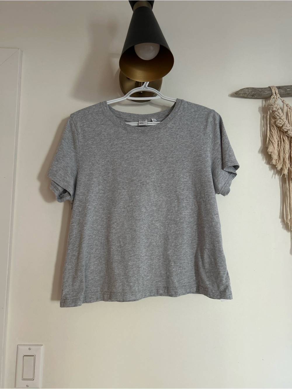 TNA Classic Women's Crewneck Tee in Heather Gray